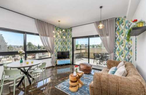 Ramat Negev Apartment | Penthouse with pool jerusalem