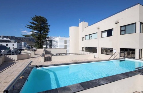 Hermanus City-Centre Apartment | Penthouse with unsurpassed ocean views