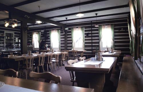 Mala Upa House | Penzion a restaurace Sokolí boudy