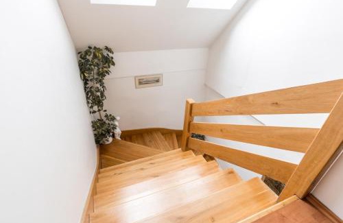 Benesov House | Penzion Bedrč