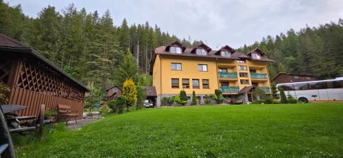 Huty House | Penzion Roháčan
