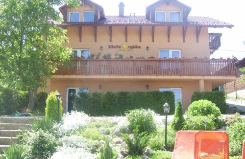 Podhajska House | Penzion Zlatá rybka