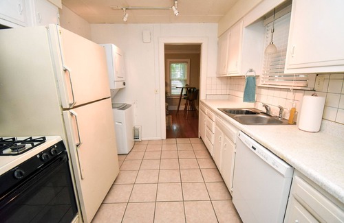 Peoria Heights House | Peoria Heights Petite Charmer- A Block From it All!