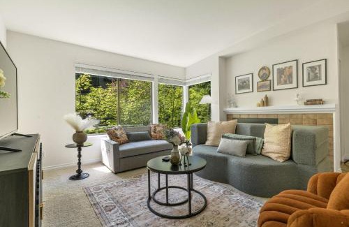 Northwest Bellevue House | Perch - Bellevue Retreat