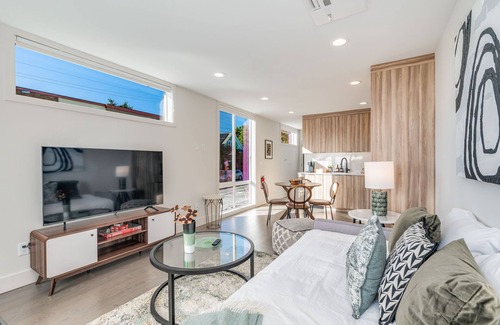 Fremont House | Perch - Dayton Dream: Cozy and Modern Home | Parking and City View