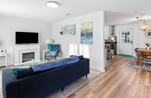 Ono Island House | Perdido Key garden stay - Ideal location near beaches and amenities!