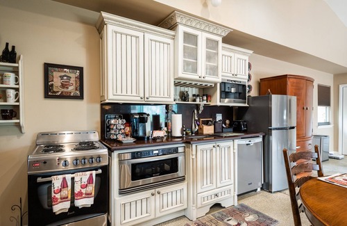 Graton Cottage | Perfect Charming Cottage on a Quiet Country Lane in Sebastopol