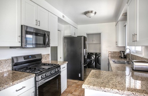 Ladera Heights House | Perfect Culver City 2BR w/W/D, nr Beach & Airport, by Blueground