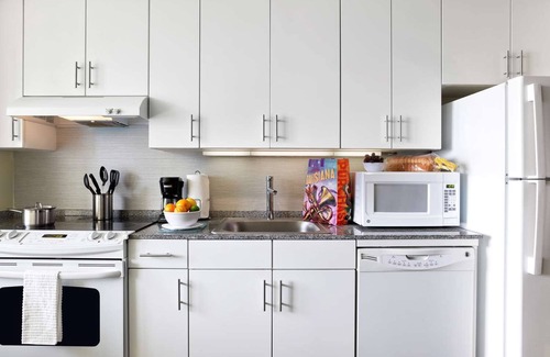 Central Business District Apartment | Perfect Downtown Base w/ 3 Spacious Rooms, Ideal for Musical Legends Park