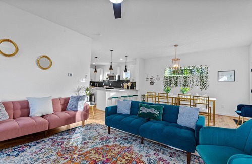 Downtown House | Perfect DT Escape - New Designer Executive Home