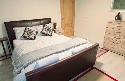 Seisdon Apartment | Perfect for exploring Birmingham