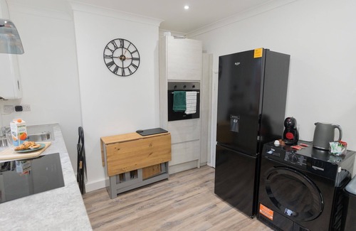 Banbury House | Perfect for Families + Contractors + Free Parking!