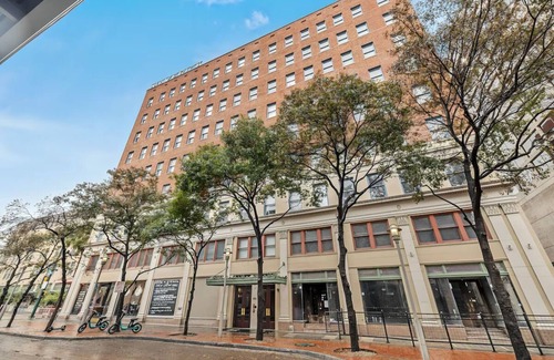 Downtown San Antonio Apartment | Perfect for History Buffs | Walk to The Alamo & San Antonio’s Top Sights