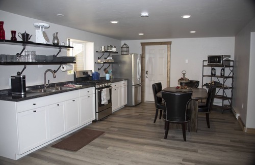 New Castle Apartment | Perfect for outdoor adventurers & couples; near Glenwood, hot springs & skiing