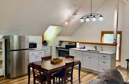 Fairview Apartment | Perfect for Two! Oak Hill in Fairview. 30min from Nashville or Franklin