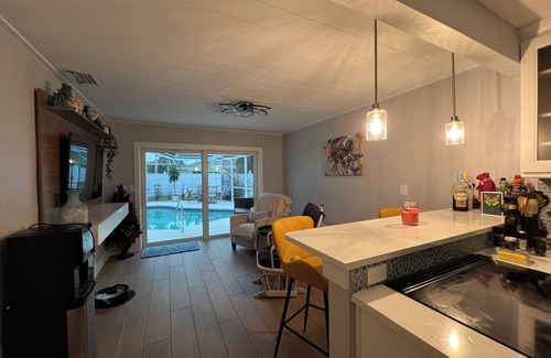 McGregor House | Perfect Fort Myers Getaway! Close to beaches, downtown, nightlife.