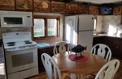Idlewild House | Perfect getaway for all occasions. 1200sq ft. sleeps 8. Country atmosphere