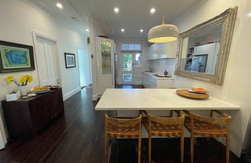 Bondi Beach Apartment | Perfect holiday stay Bondi. Large 2 Bedroom Walk to beach and restaurants