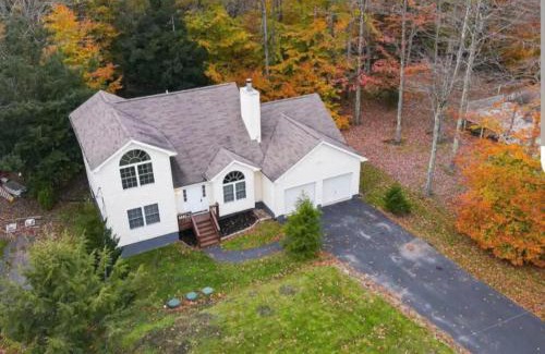Tobyhanna House | Perfect House in Pocono with hot tub and sauna steam
