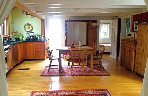 Oak Bluffs Apartment | Perfect location! Beach, Harbor & Town. Beautiful 1st Floor Apartment Oasis