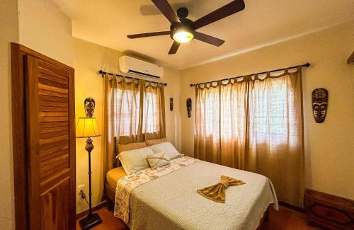 Dominical House | Perfect Location! Beach & Market 100m Away