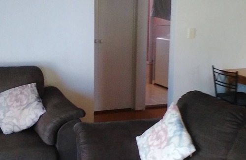 Auchenflower Apartment | Perfect Location - City, Train & Wesley Hospital