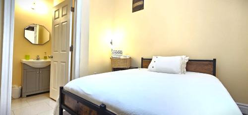 Windsor Apartment | Perfect Location! Quiet-Spacious-2 Bed-2 Bath