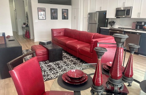 Deep Ellum Apartment | Perfect Location! Skyline View!nGym/Free Parking/Newly Renovated Pool