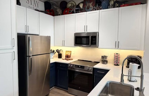 Deep Ellum Apartment | Perfect Location/Walk 2 Baylor/Minutes away from Downtown/FreeParking/Gym/Pool