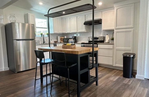 Mahncke Park House | Perfect near downtown location!