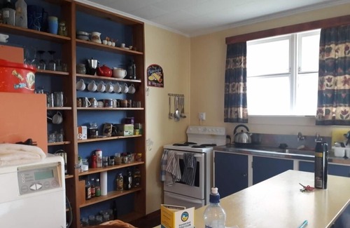 Riversdale Cottage | Perfect old world bach