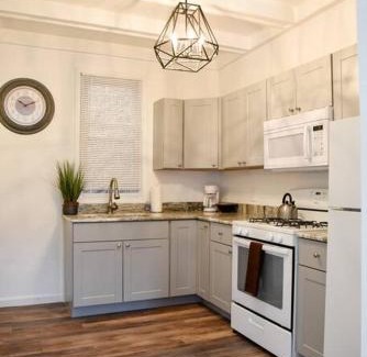 Crafton House | Perfect Pittsburgh Home Close To City & Airport