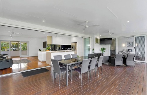 Edge Hill House | Perfect Pool House Idyllic Tropical Retreat