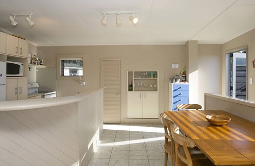 Motuoapa Cottage | Perfect Position - Motuoapa Holiday Home