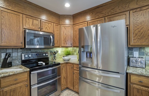 Westport House | Perfect Retreat for Large Families, Sleeps 14 - Lake Norman Paradise