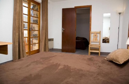 Guillaumes Hotel | Perfect Ski Vacation | Secure Storage, Terrace & Family Amenities