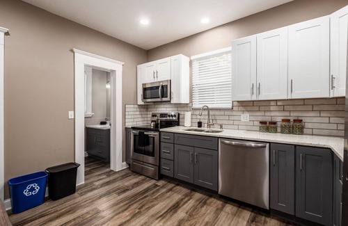 Near East Columbus House | Perfect Stay - 2 Bedrooms - Columbus!