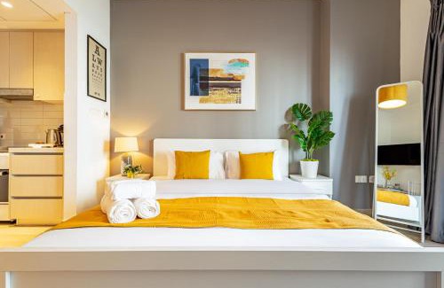 Abu Dhabi Apartment | Perfect Studio for Families next to Ferrari World, Sea World, Warner Bros World & Yas Mall