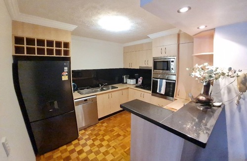 Fortitude Valley Apartment | Perfectly Central 2 Bedroom Apartment & Office