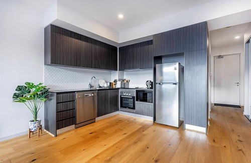 North Coogee Apartment | Perfectly positioned in the prestigious Port Coogee Estate, just meters from the beachfront, marina,