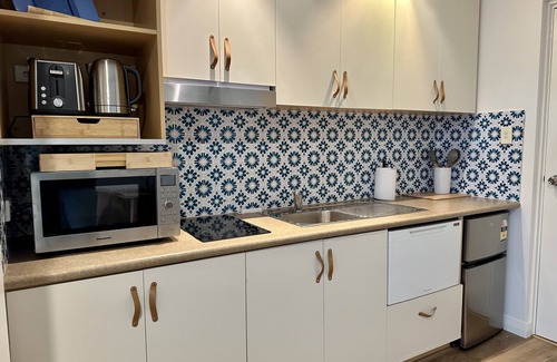 East Perth Apartment | Perfectly situated at Claisebrook Cove, fresh Studio apartment, with pool access