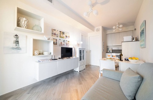 Toirano Apartment | Perla Abernathy - vacation home by the sea with pool and garden