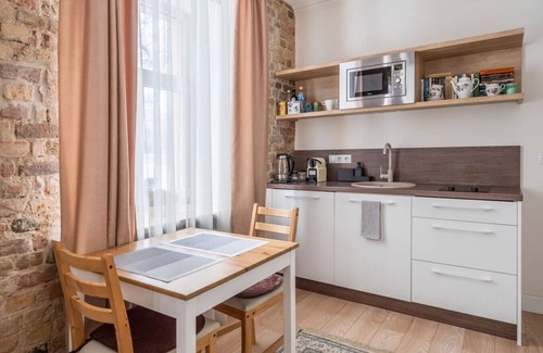 Grizinkalns Apartment | Pernavas loft-style residence with free parking