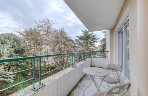 Les Serres - Vivier Apartment | Perollier - CI - Lyon 2 - Bedroom apartment with balcony and pool