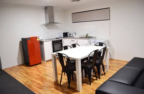 Leeming House | Perth Urban Lodge Two (no children)