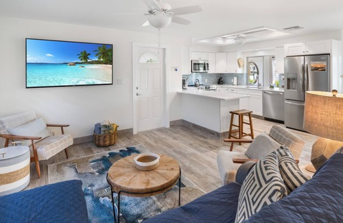 Isles of Capri House | Pet and kid friendly Key Lime Cutie with dock for 22' boat, walk to restaurants.