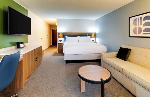 Oyster Point Hotel | Pet-friendly Accommodation, Short Drive to Costaños Canyon Park!