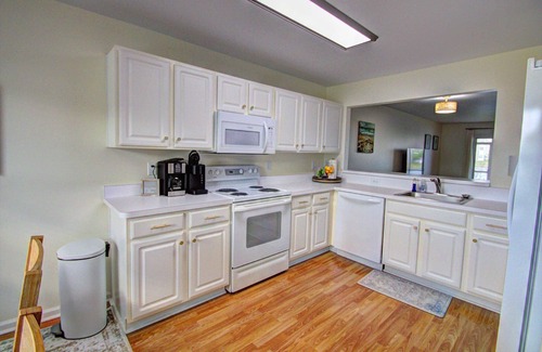 Ocean View Condo | Pet Friendly, 2 Kayaks, 2 SUPS, Pool, Kids' Pool, Free* Golf & Activities, 10 Mins to Beach, 1st Fl.