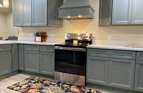 Roswell House | Pet Friendly~3 Bedroom 2.5 Bath Home in Roswell