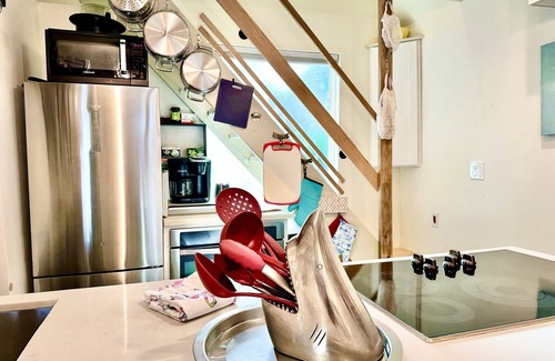 Dickinson Apartment | Pet-friendly accommodations near water and restaurants.